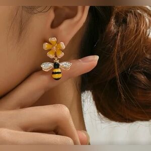 Bee and Flower Fashion Earrings